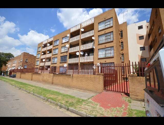 3 BEDROOM FLAT FOR SALE IN VEREENIGING CENTRAL